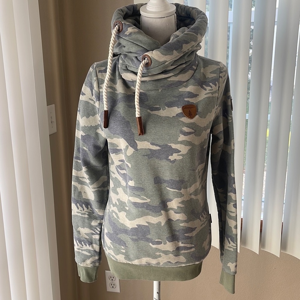 Wanakome Camo Hoodie size small